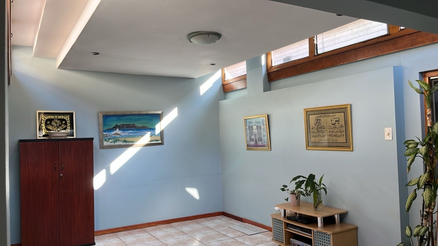  Bedroom Property for Sale in Cravenby Western Cape